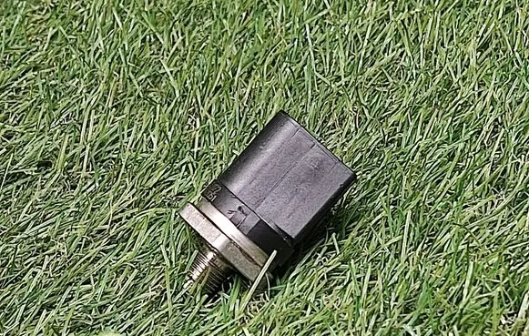 Fuel pressure sensor