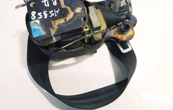 Skoda Octavia Mk1 (1U) Front seatbelt 1u4857702