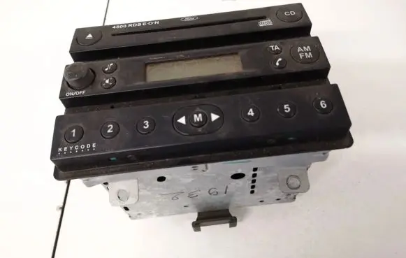 Ford Fusion Radio/CD/DVD/GPS head unit 2s6118c815ag 2s61-18c815-ag