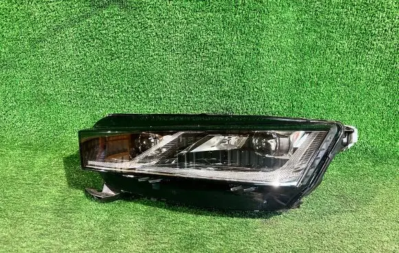 Skoda Octavia Mk4 Headlight/headlamp