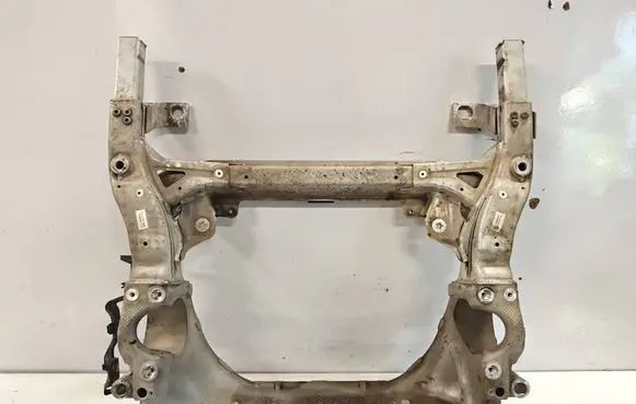 Mercedes-Benz C AMG W205 Front subframe 2056208001 16251018034