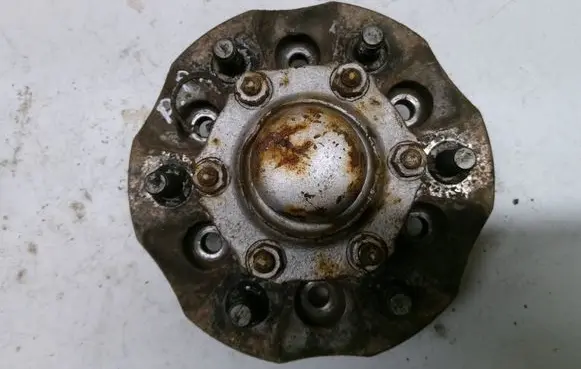 Nissan Terrano Hub lock