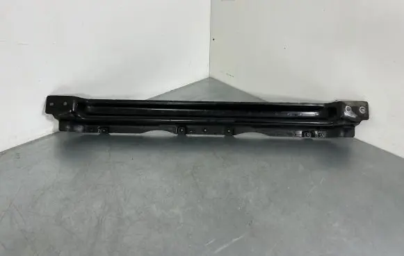 Volkswagen Touareg II Bottom radiator support slam panel 7P0805549