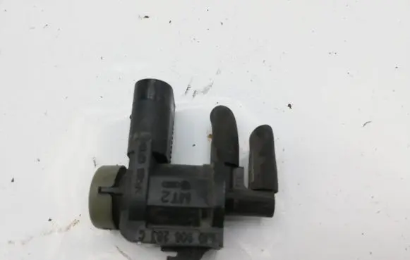 Volkswagen Touareg I Vacuum valve 1J0906283