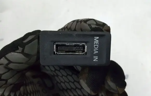 Volkswagen Golf VII USB socket connector 5G0035222A