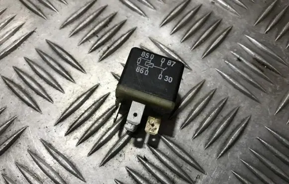 Audi A6 S6 C5 4B Other relay 431951253
