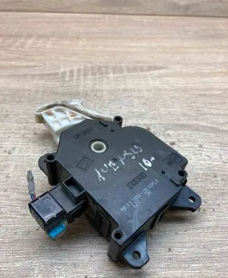 Toyota Avensis T270 Air flap motor/actuator 1138002810