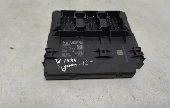 Volkswagen Tiguan Comfort/convenience module 5K0937084H