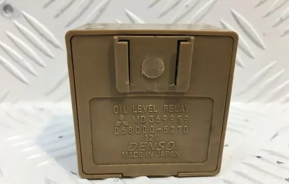 Mitsubishi Shogun Oil pressure relay MD369959