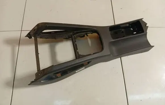 Volkswagen Golf V Center console 1K0863243A