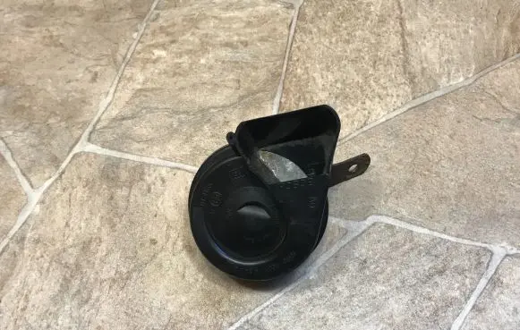 Mercedes-Benz E W211 Horn signal 703881165