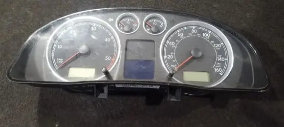 Volkswagen PASSAT B5.5 Speedometer (instrument cluster) 3b0920927a