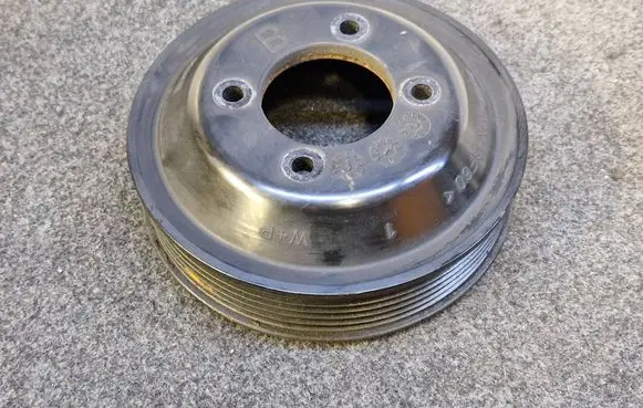 BMW 5 E39 Water pump pulley 1436590