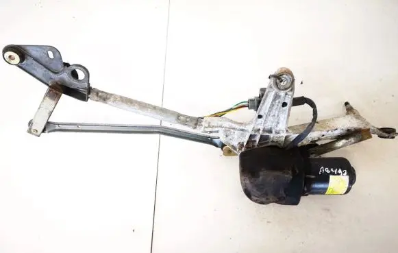 Renault Laguna I Front wiper linkage and motor
