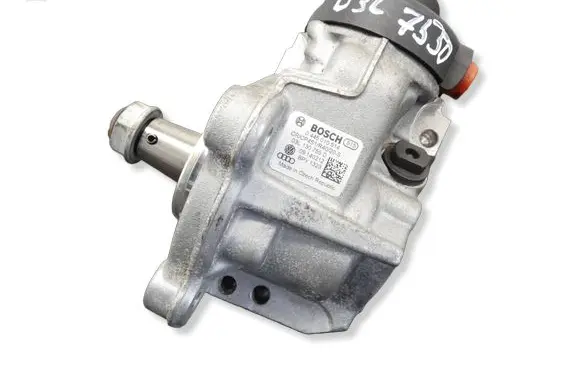 Volkswagen Tiguan Fuel injection high pressure pump 03L130755D 0445010514