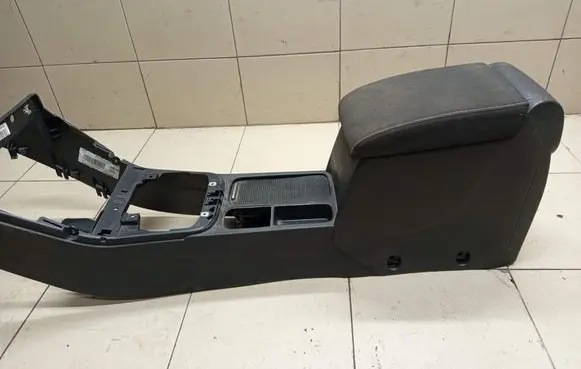 Volkswagen Tiguan Center console 5N0862535