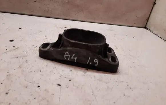 Audi A4 S4 B6 8E 8H Engine mounting bracket 8E0199335A