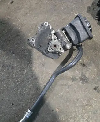 BMW 3 E46 Power steering pump 2247556
