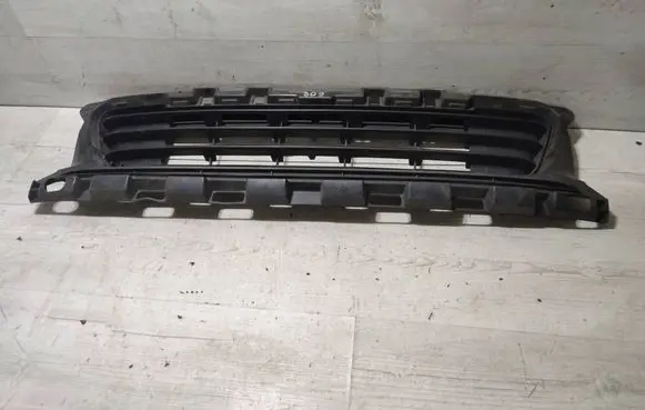 Peugeot 308 Front bumper lower grill 9818645580