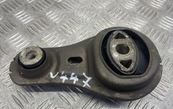 Mercedes-Benz Vito Viano W447 Engine mount bracket A4472400110 ZGS006
