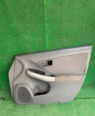 Toyota Prius (XW30) Front door card panel trim 