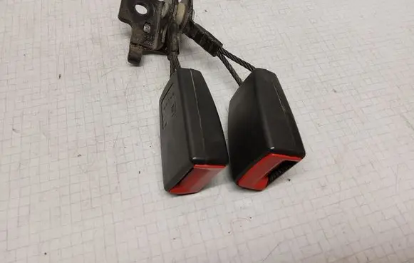Opel Vectra C Middle seatbelt buckle (rear) 13169663F