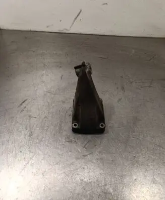 Mercedes-Benz E W211 Engine mounting bracket A6112230804