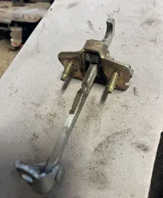 Renault Trafic II (X83) Front door check strap stopper 