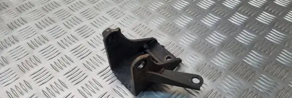 Toyota Corolla E120 E130 Engine mounting bracket