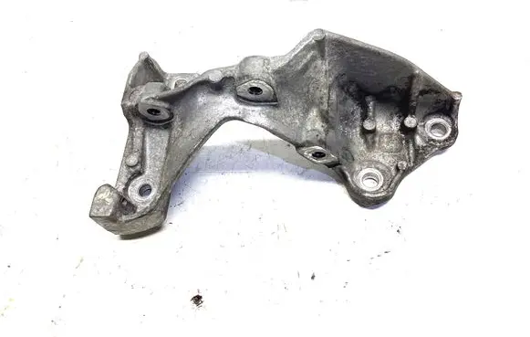 Nissan Qashqai EGR valve cooler bracket 147177968R