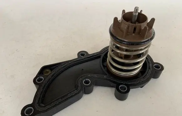 Audi Q7 4M Thermostat 06E121111AT 06E121111