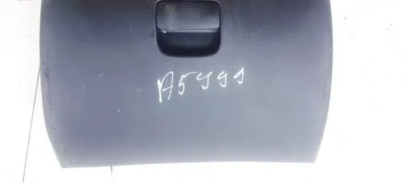 KIA Carens II Glove box