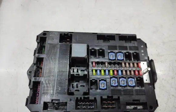 Jaguar XF X250 Fuse module 9X2314C256AB