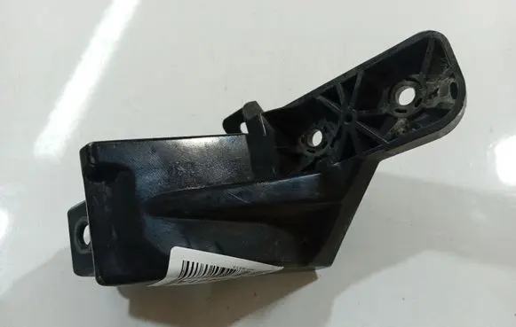 Volkswagen PASSAT B3 Front bumper mounting bracket 6400C454