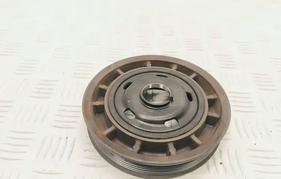 Peugeot 5008 II Crankshaft pulley 9821624380