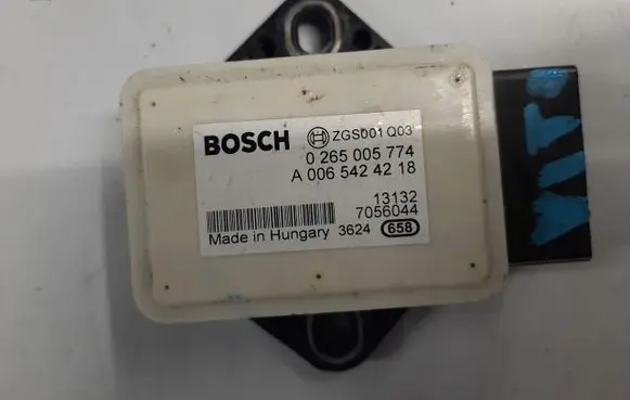 Mercedes-Benz Vito Viano W639 ESP acceleration yaw rate sensor A0065424218
