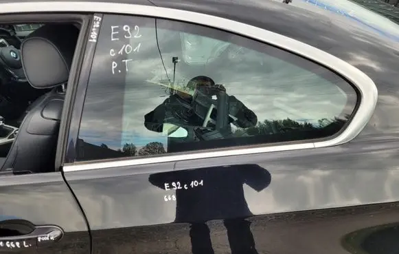 BMW 3 E92 E93 Front triangle window/glass SZYBAKAROSERYJNA