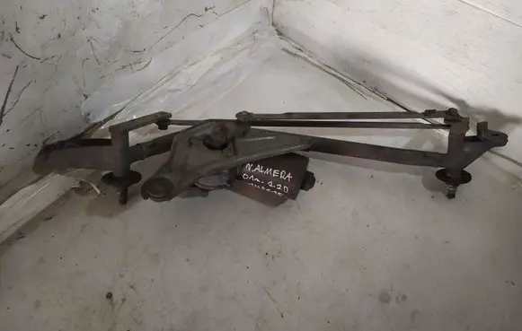 Nissan Almera N16 Front wiper linkage and motor 404582