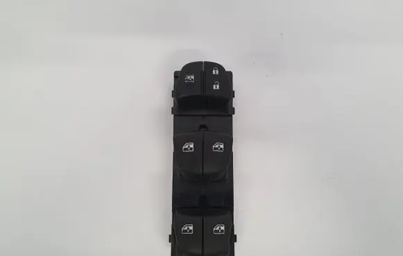 Nissan Qashqai Quarter vent window switch 