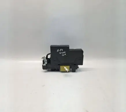 Mercedes-Benz C W204 Fuse module A2049060405