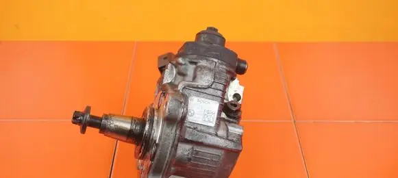 BMW 5 E60 E61 Fuel injection high pressure pump 7807495 N47D20A