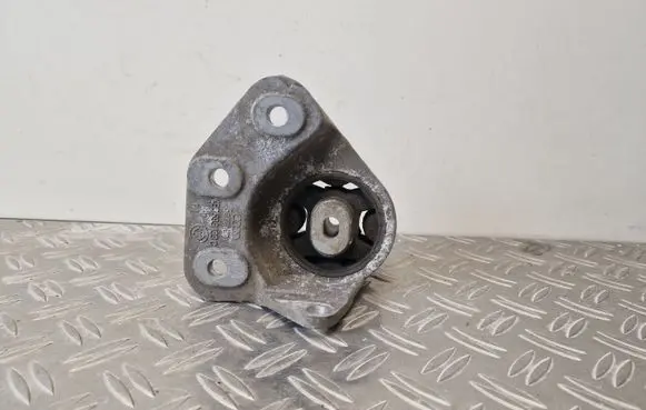Audi A8 S8 D3 4E Rear differential mounting bracket 4E0599133C