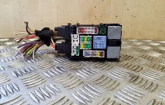 Citroen C4 Grand Picasso Fuse module 9665492680