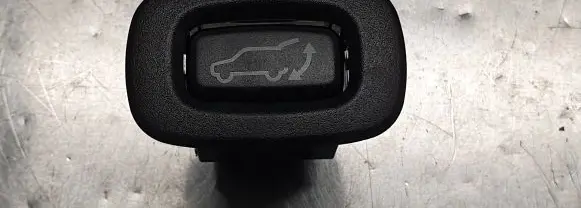 Tailgate opening switch