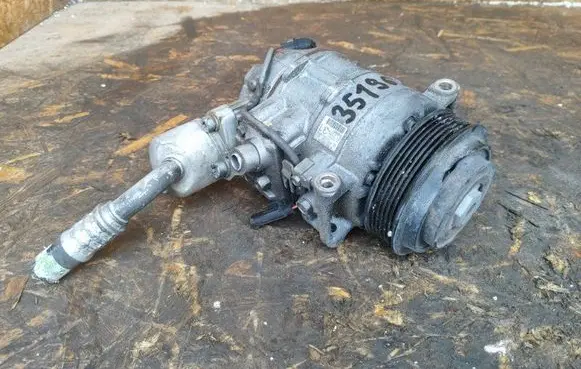 Mercedes-Benz ML W164 Air conditioning (A/C) compressor (pump) A0022303111