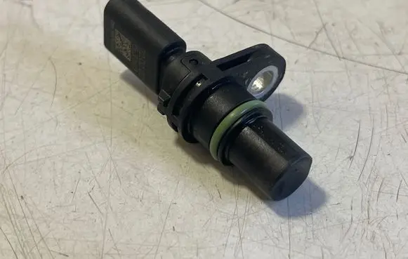 Audi Q3 F3 Camshaft speed sensor 04L907601A