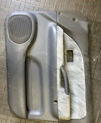 Toyota Land Cruiser (HDJ90) Front door card panel trim