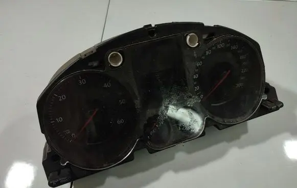 Volkswagen PASSAT B6 Speedometer (instrument cluster) A2C33184181
