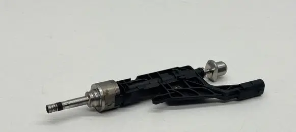 BMW M3 G80 Fuel injector 8671991