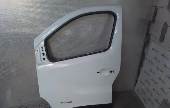 Renault Trafic III (X82) Front door